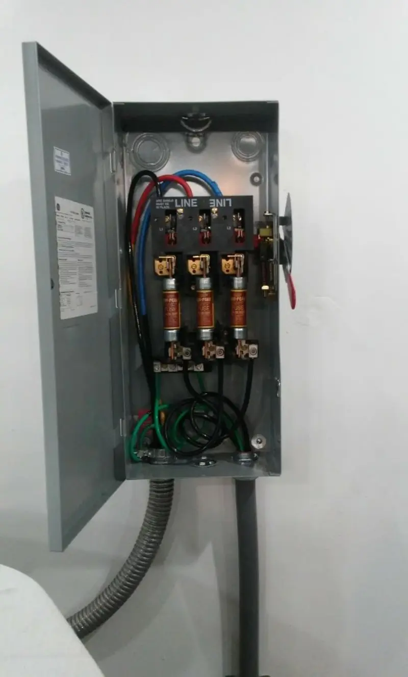 Three-phase disconnect switch installed for Smoke Detector Installation in Croghan